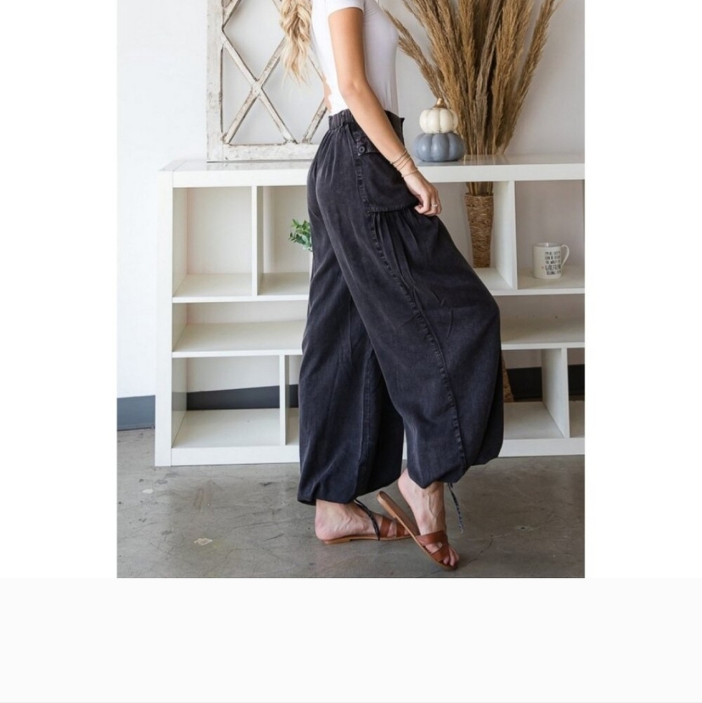 Oli & Hali: Washed Wide Leg Parachute Pants, Black Size Medium Reserved - Picture 3 of 5